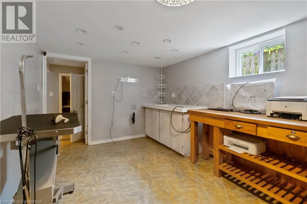 Photo 9 of 6 Equestrian Court, Brantford ON
