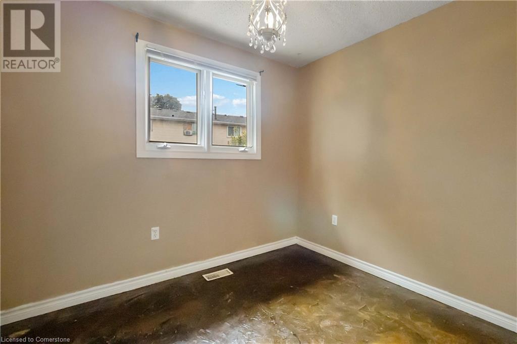 Photo 13 of 6 Equestrian Court, Brantford ON