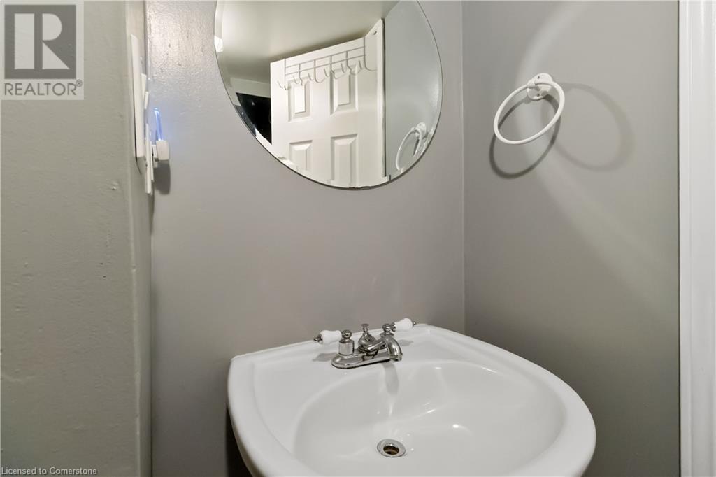 Photo 29 of 6 Equestrian Court, Brantford ON