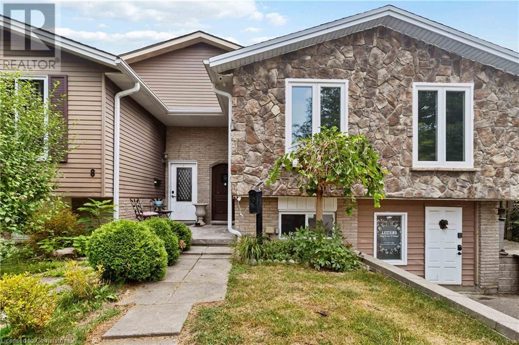 Photo 32 of 6 Equestrian Court, Brantford ON