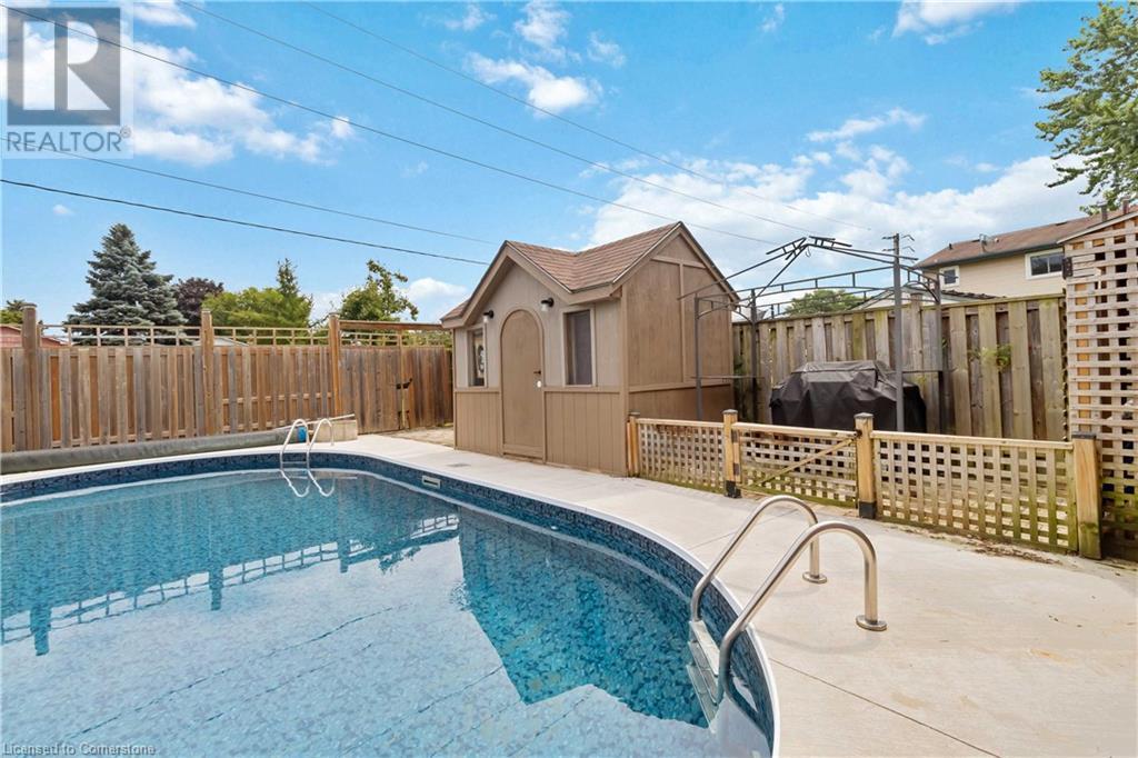 Photo 25 of 6 Equestrian Court, Brantford ON