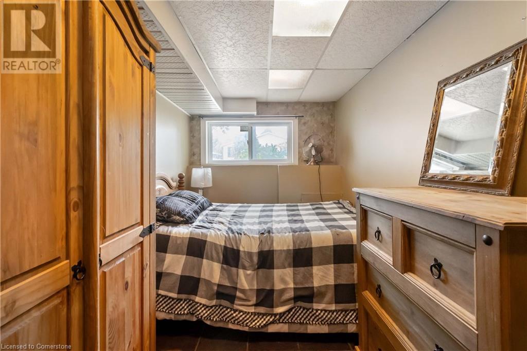 Photo 8 of 6 Equestrian Court, Brantford ON