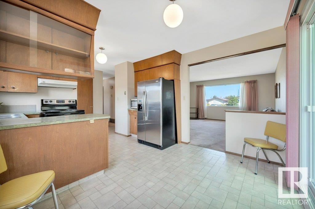 Photo 12 of 5011 47 St, Gibbons AB