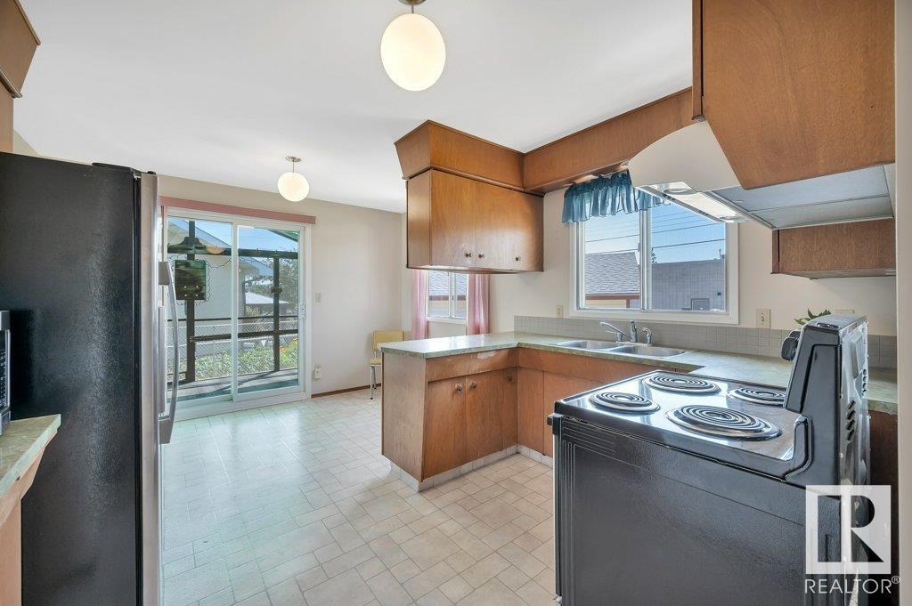 Photo 15 of 5011 47 St, Gibbons AB