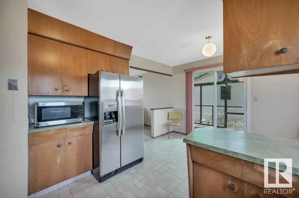 Photo 17 of 5011 47 St, Gibbons AB