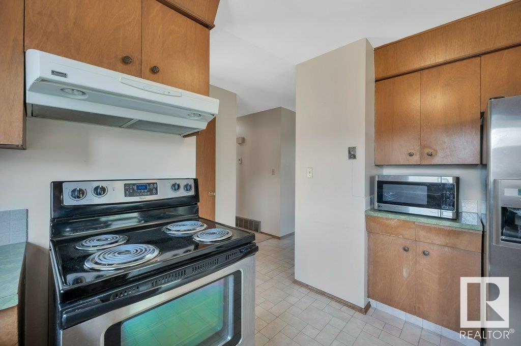 Photo 18 of 5011 47 St, Gibbons AB