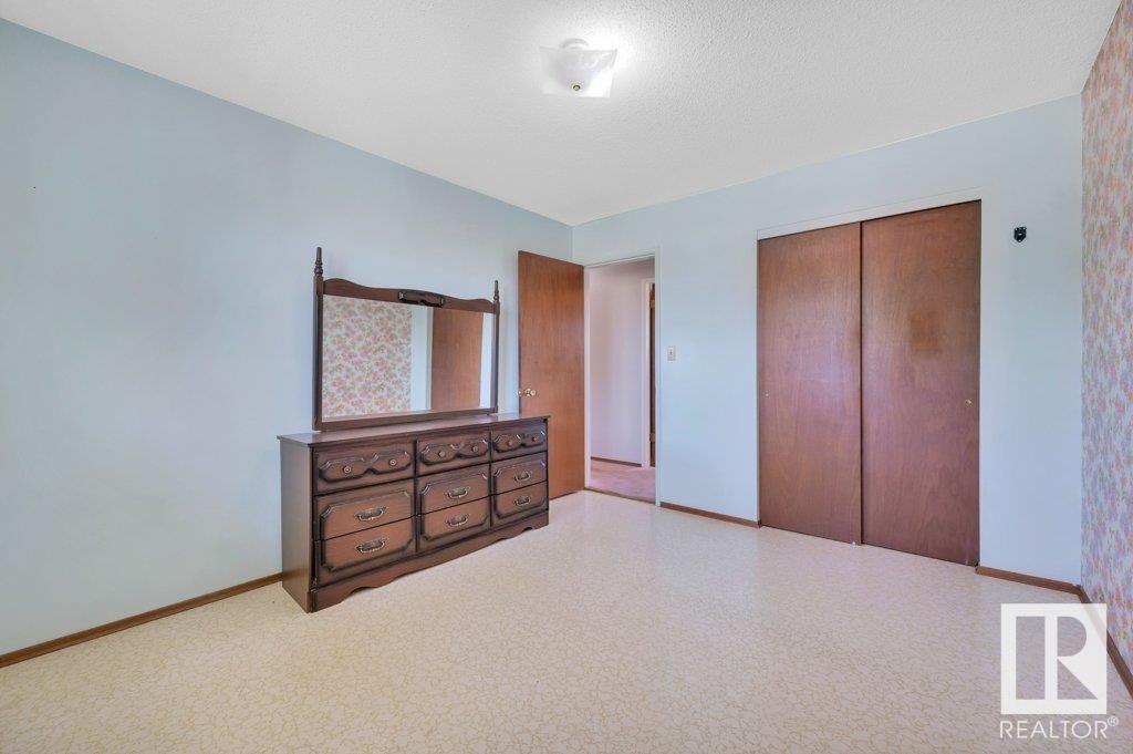 Photo 21 of 5011 47 St, Gibbons AB