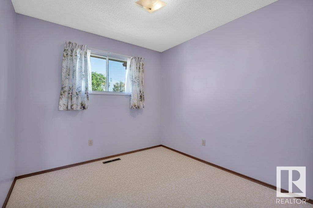 Photo 25 of 5011 47 St, Gibbons AB
