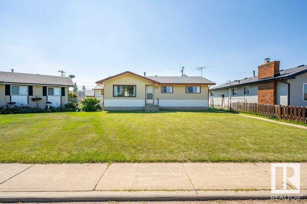 Photo 3 of 5011 47 St, Gibbons AB
