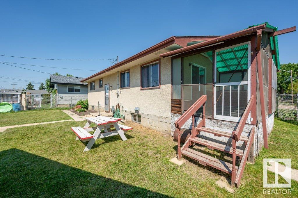 Photo 43 of 5011 47 St, Gibbons AB
