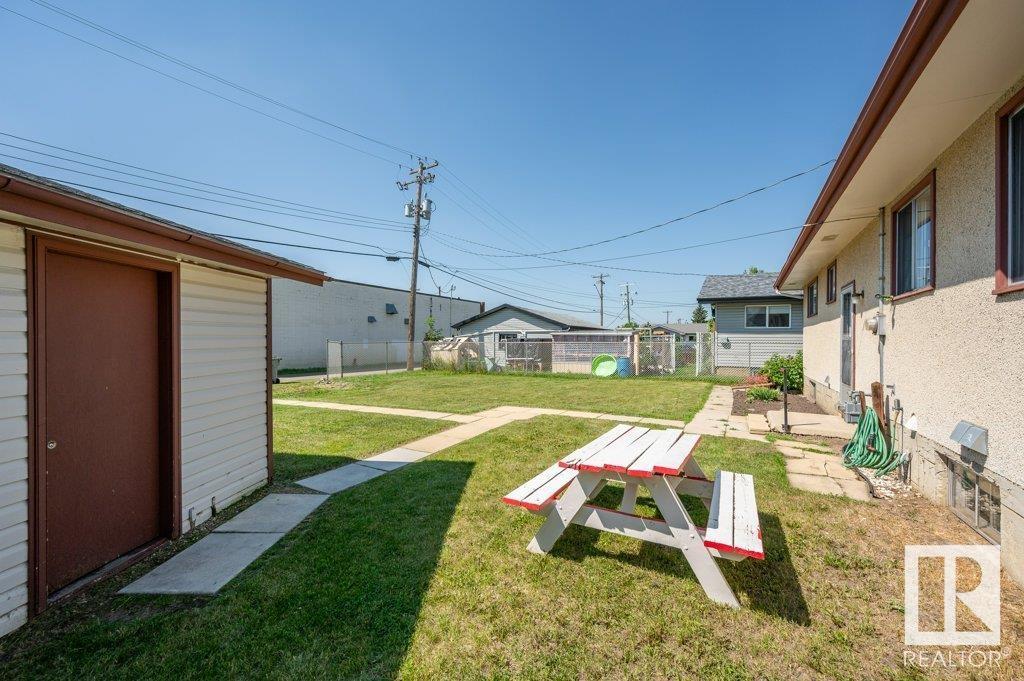 Photo 44 of 5011 47 St, Gibbons AB
