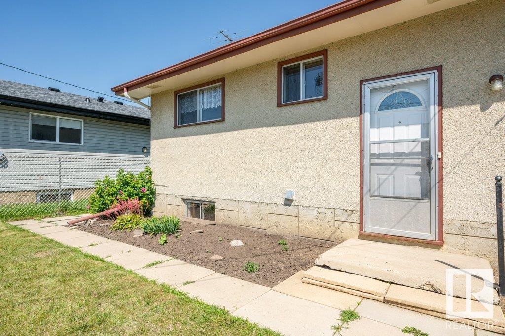 Photo 45 of 5011 47 St, Gibbons AB