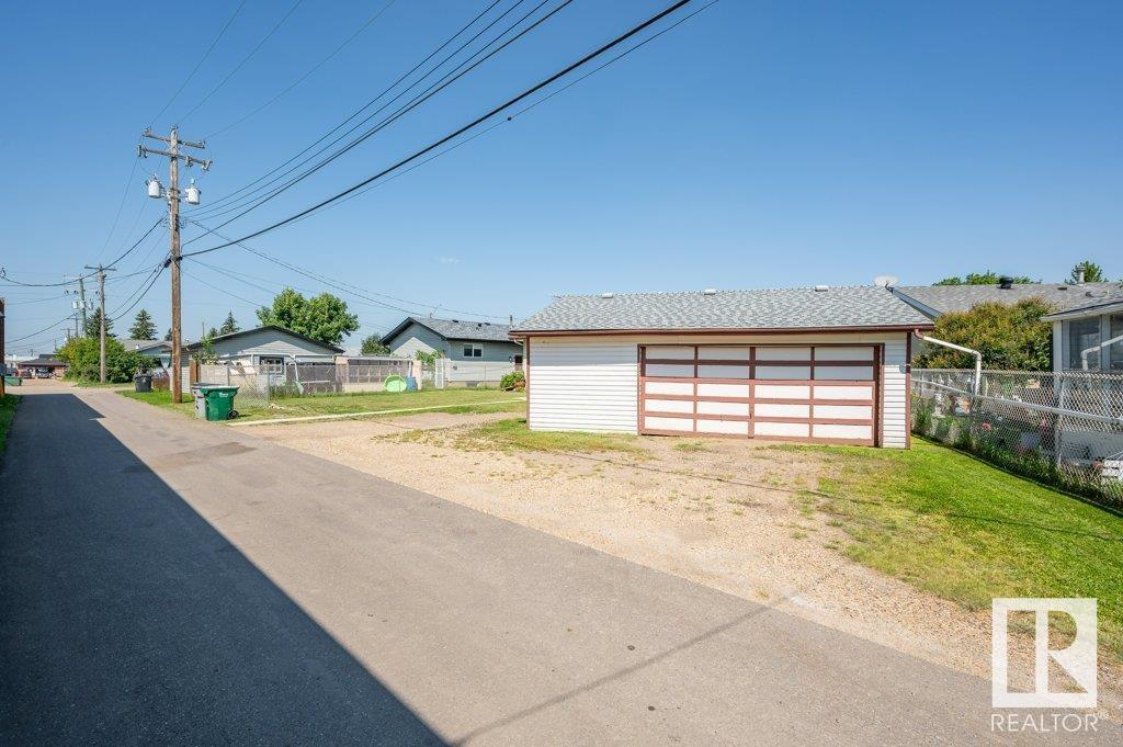 Photo 49 of 5011 47 St, Gibbons AB