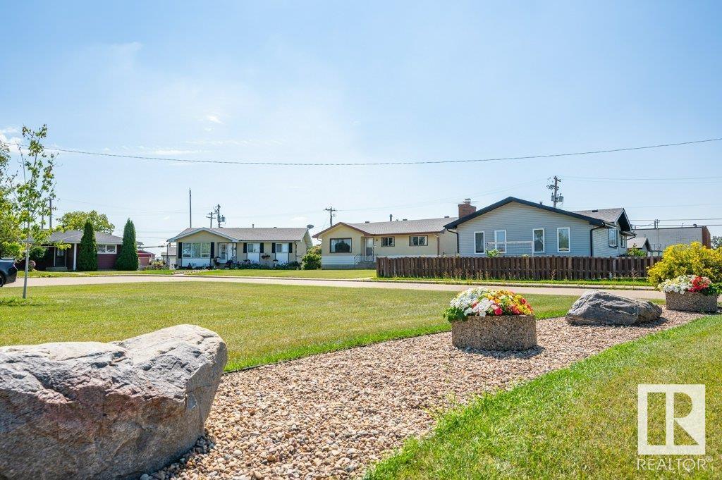 Photo 50 of 5011 47 St, Gibbons AB