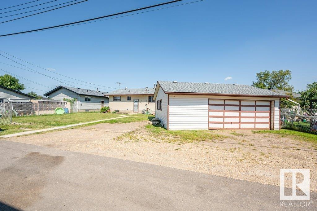 Photo 51 of 5011 47 St, Gibbons AB