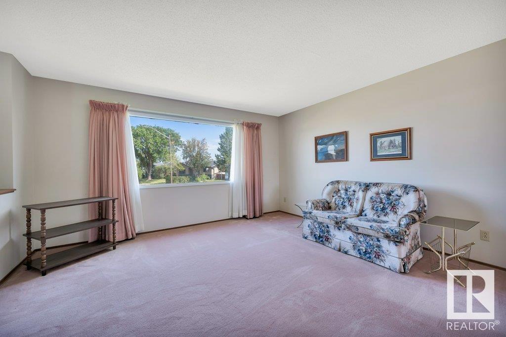 Photo 8 of 5011 47 St, Gibbons AB