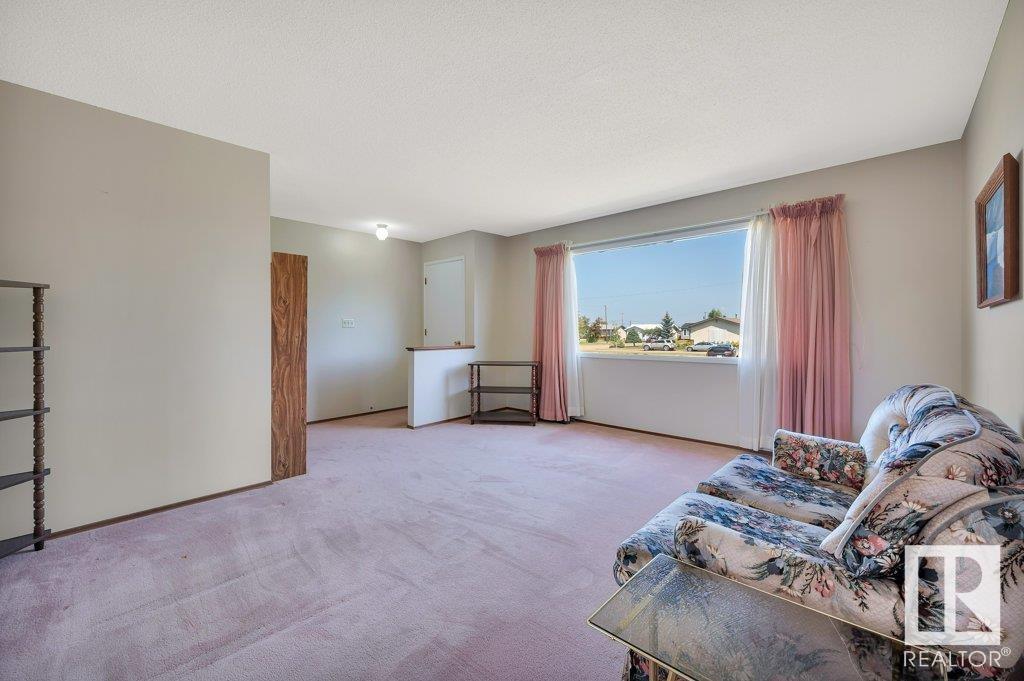 Photo 9 of 5011 47 St, Gibbons AB