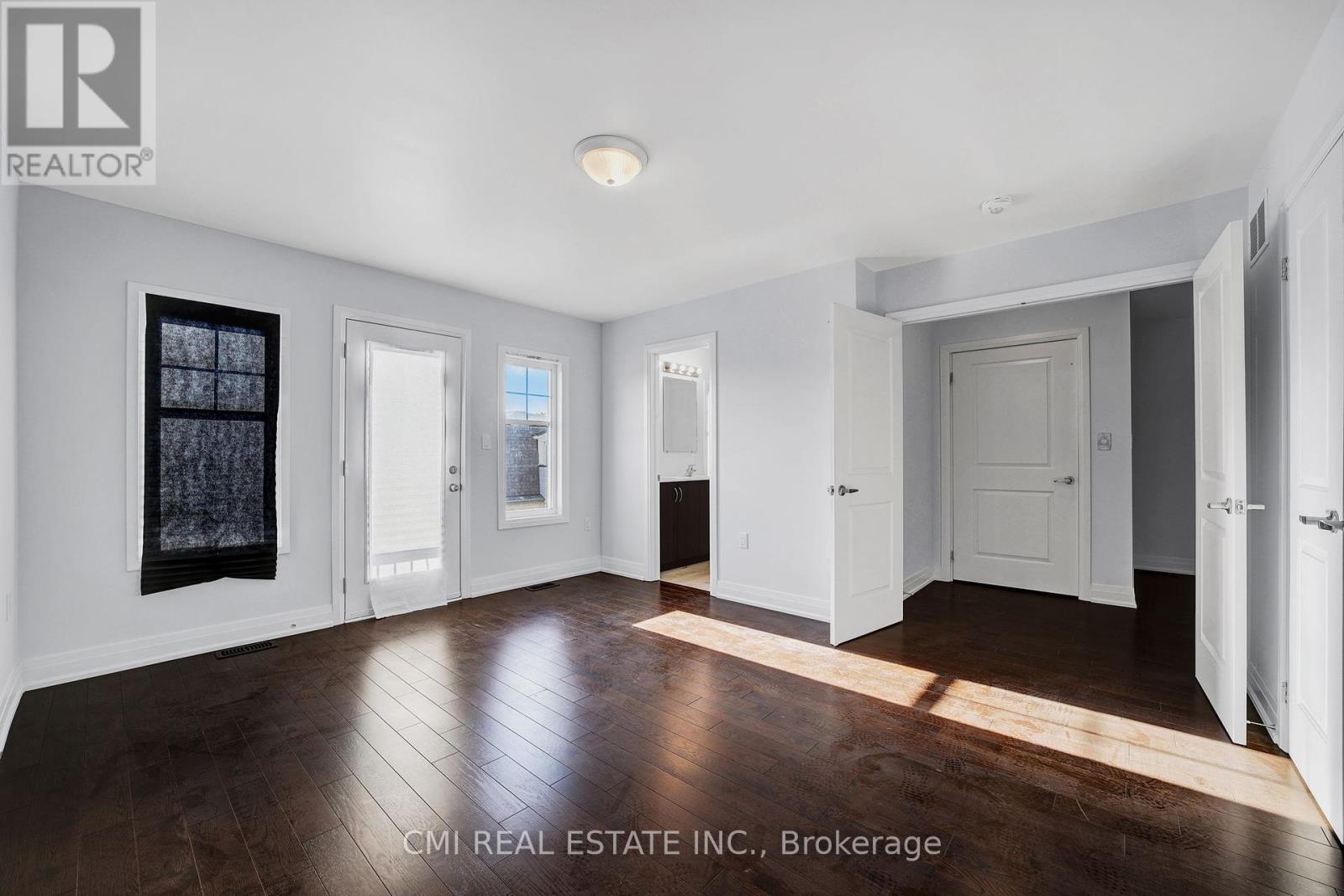 Photo 3 of 2122 Royal Gala Circle, Mississauga ON