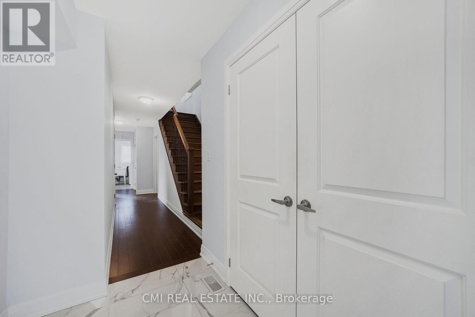 Photo 28 of 2122 Royal Gala Circle, Mississauga ON