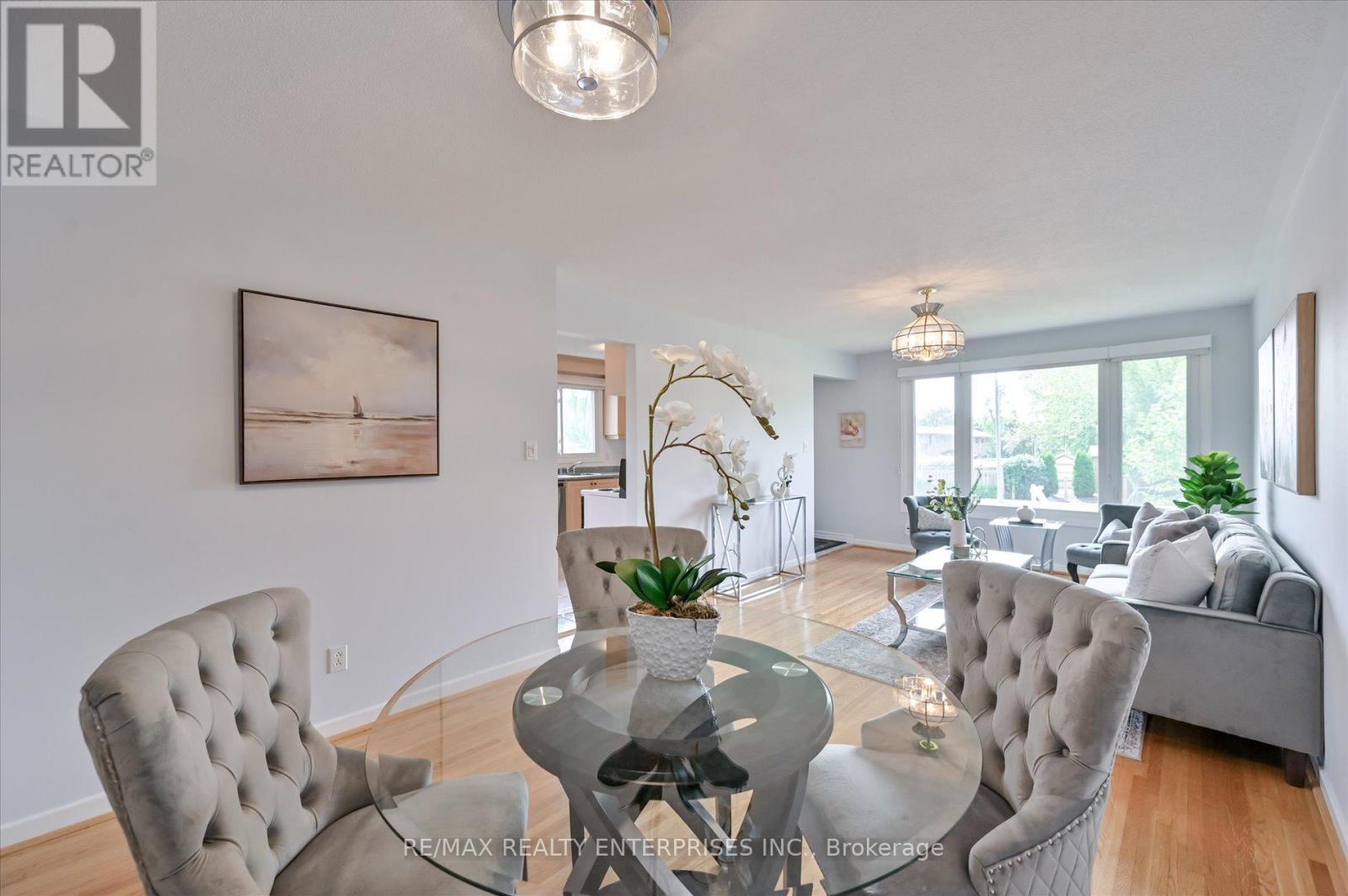 Photo 14 of 1544 Swanage Crescent, Mississauga ON