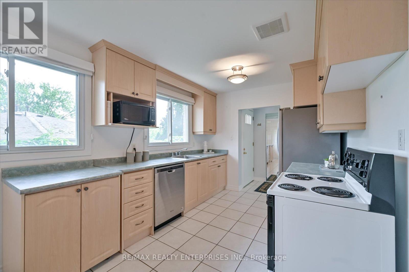 Photo 34 of 1544 Swanage Crescent, Mississauga ON