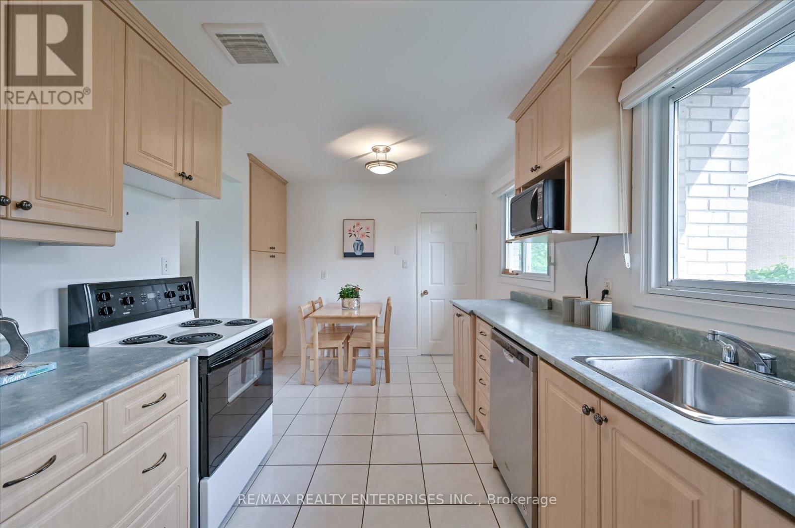 Photo 27 of 1544 Swanage Crescent, Mississauga ON