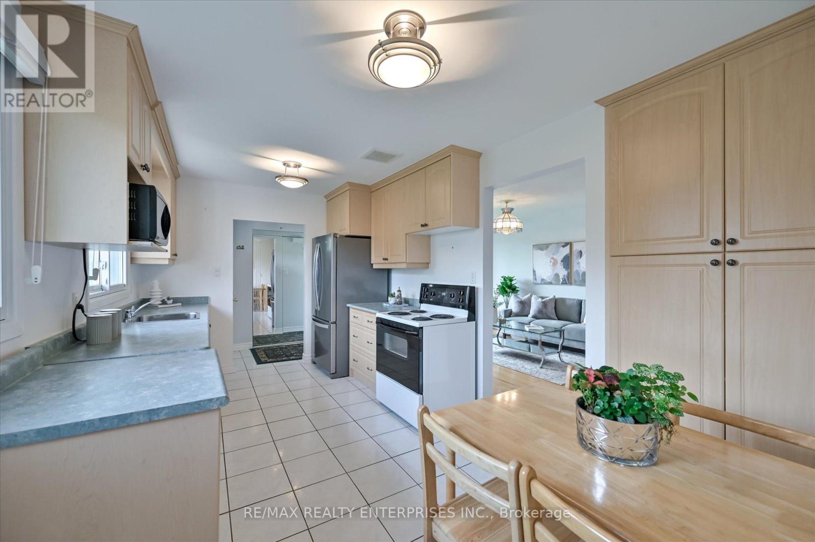 Photo 33 of 1544 Swanage Crescent, Mississauga ON