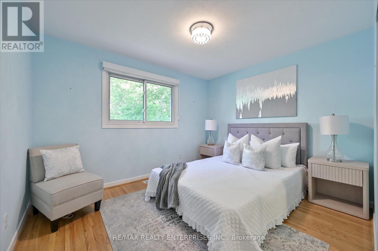 Photo 18 of 1544 Swanage Crescent, Mississauga ON