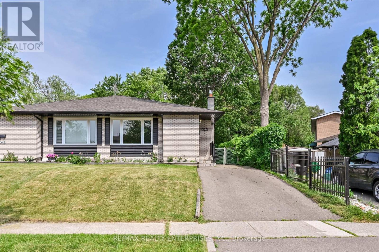 Photo 24 of 1544 Swanage Crescent, Mississauga ON