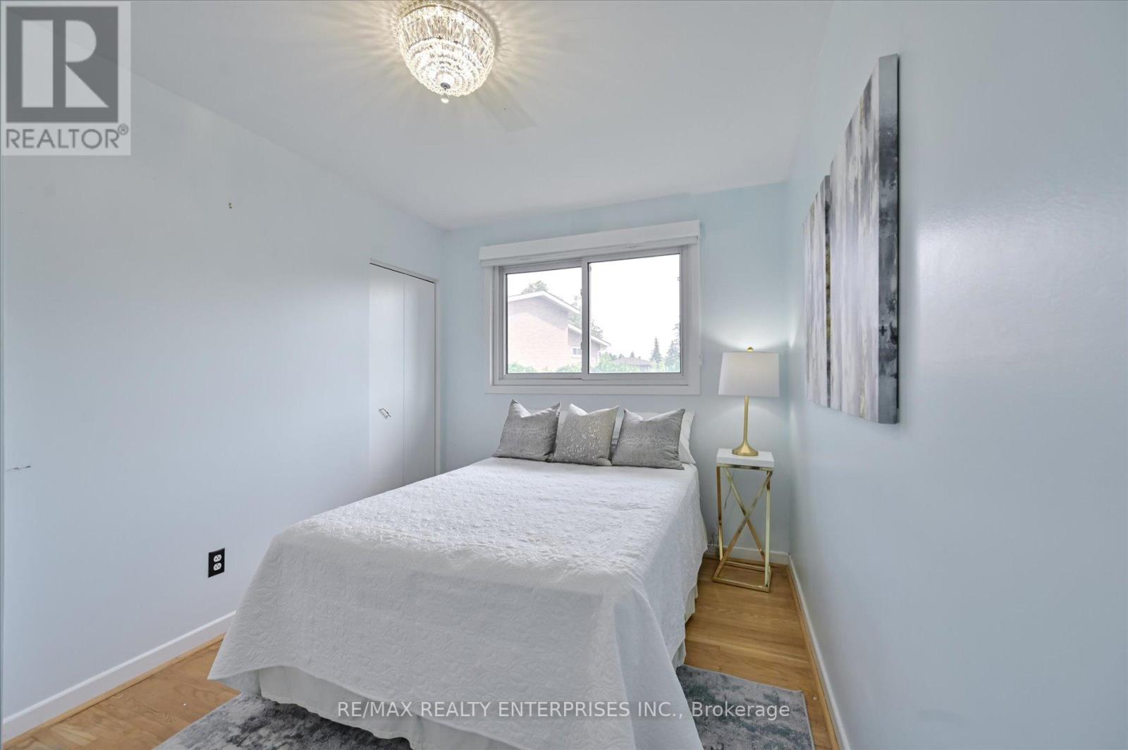 Photo 31 of 1544 Swanage Crescent, Mississauga ON