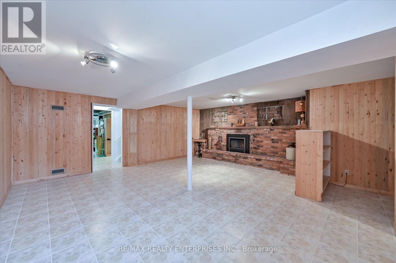 Photo 3 of 1544 Swanage Crescent, Mississauga ON