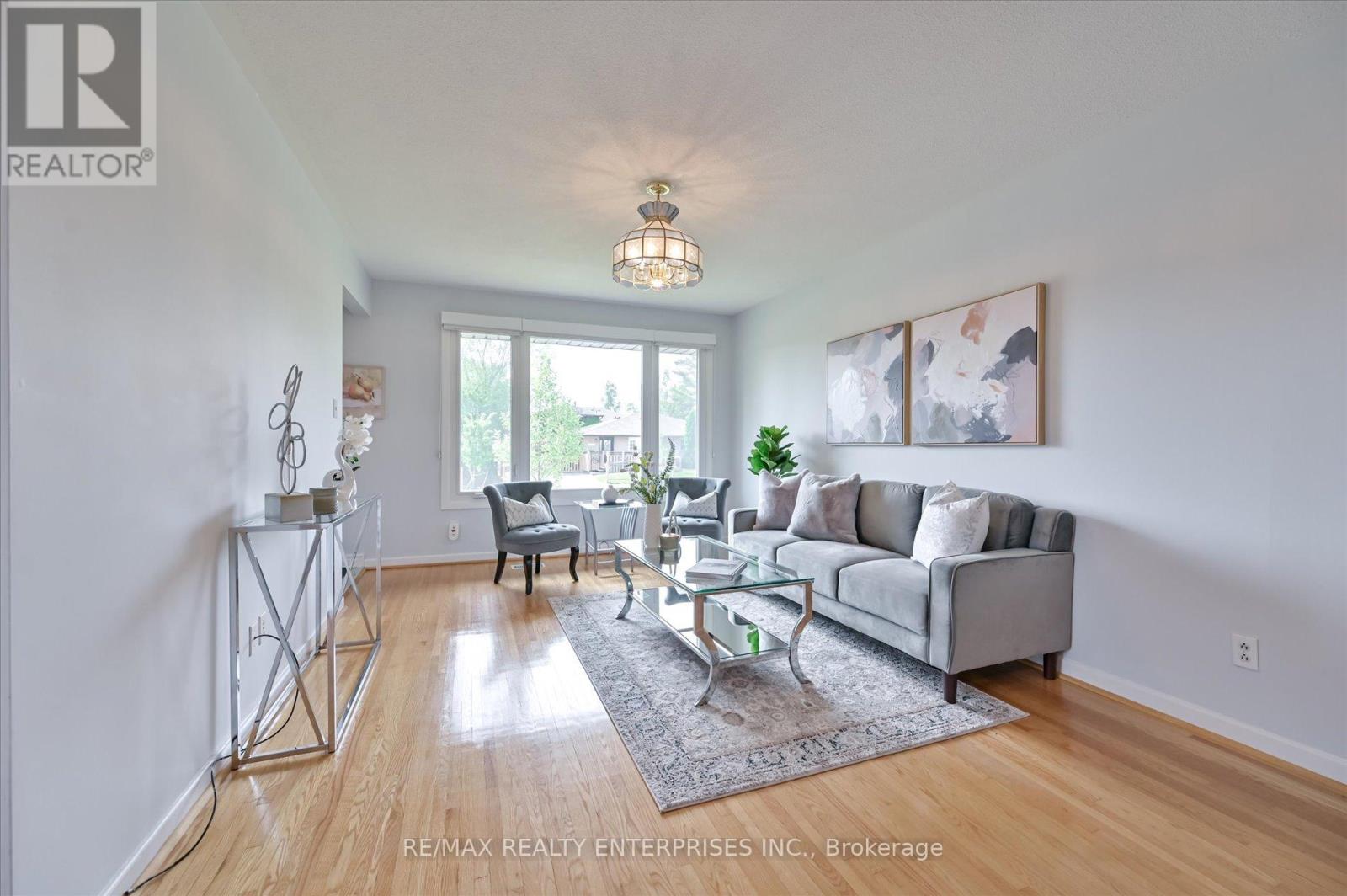 Photo 11 of 1544 Swanage Crescent, Mississauga ON