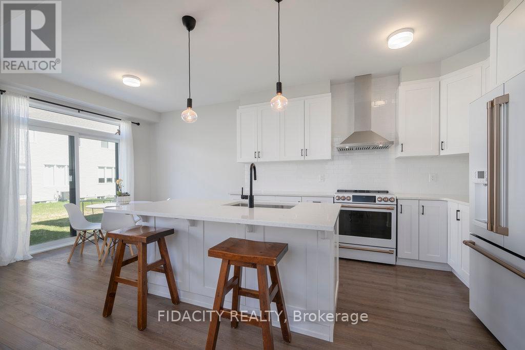 Photo 8 of 183 Yearling Circle, Ottawa ON