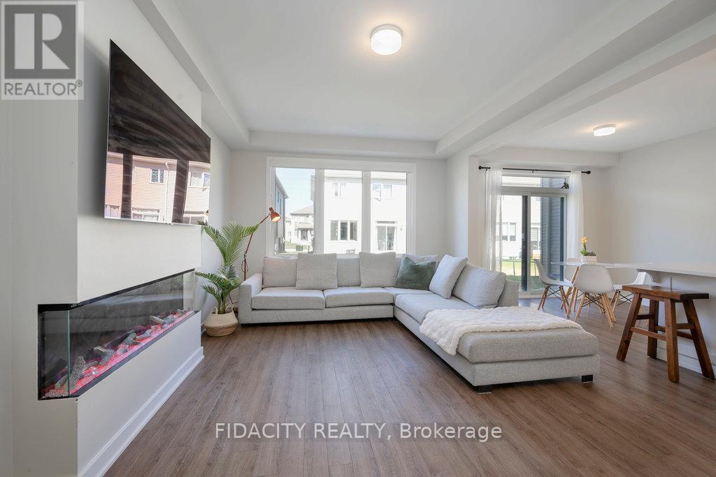 Photo 3 of 183 Yearling Circle, Ottawa ON