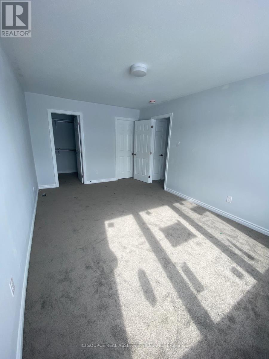 Photo 12 of 2064 Leinster Circle, Ottawa ON