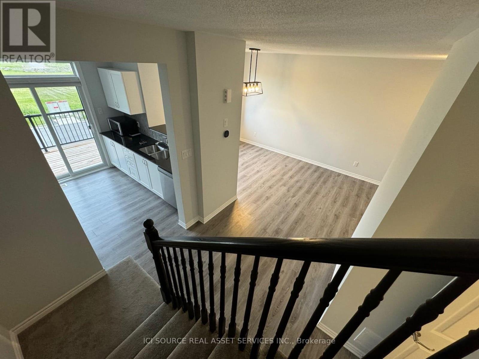 Photo 11 of 2064 Leinster Circle, Ottawa ON