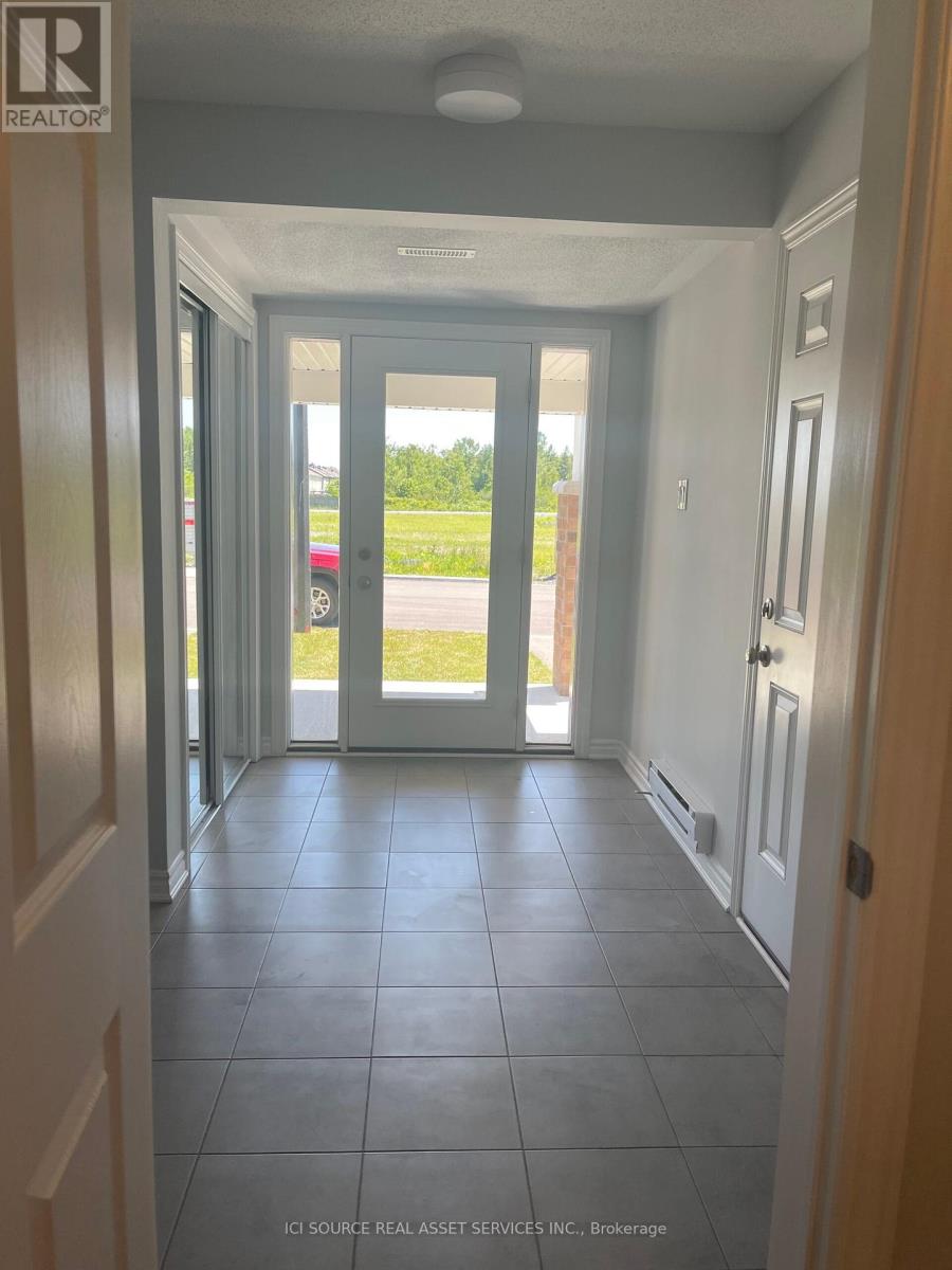 Photo 8 of 2064 Leinster Circle, Ottawa ON