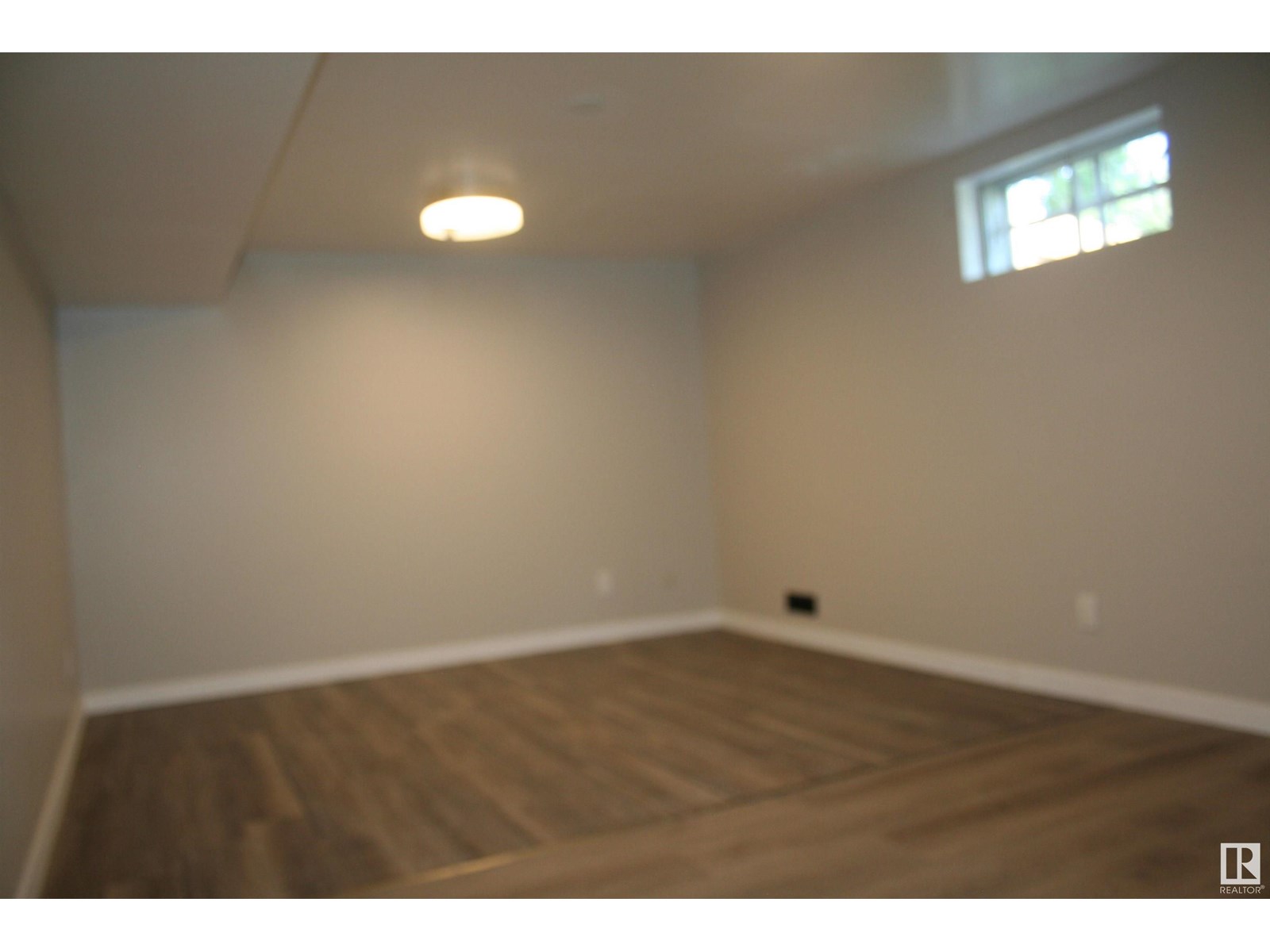 Photo 16 of 11823 43 St Nw, Edmonton AB