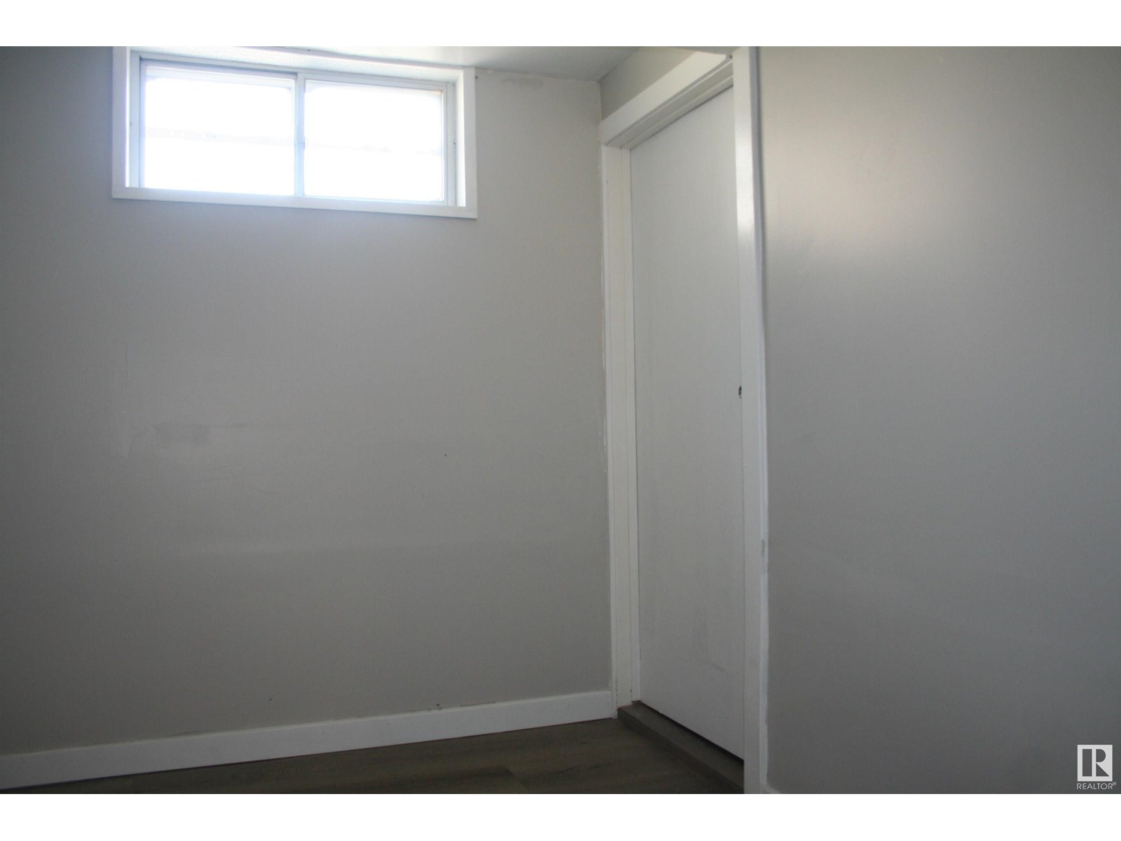 Photo 17 of 11823 43 St Nw, Edmonton AB
