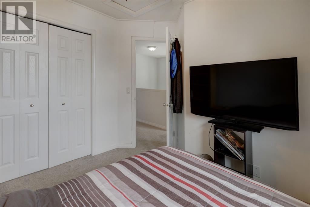 Single Family House 4 Level for Sale in  Country Hills Cove NW Country Hills Calgary 