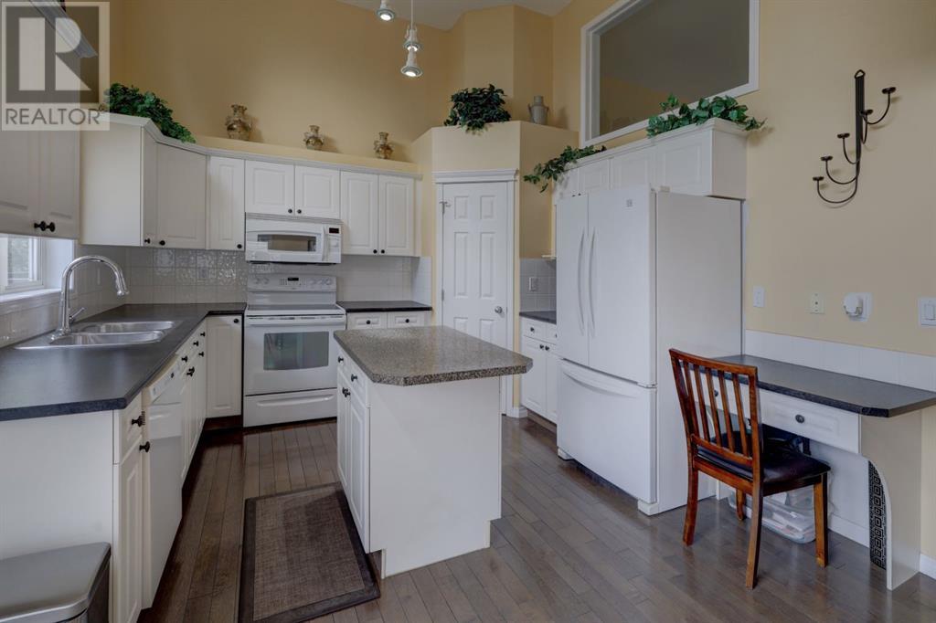 Single Family House 4 Level for Sale in  Country Hills Cove NW Country Hills Calgary 