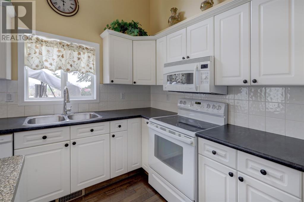 Single Family House 4 Level for Sale in  Country Hills Cove NW Country Hills Calgary 