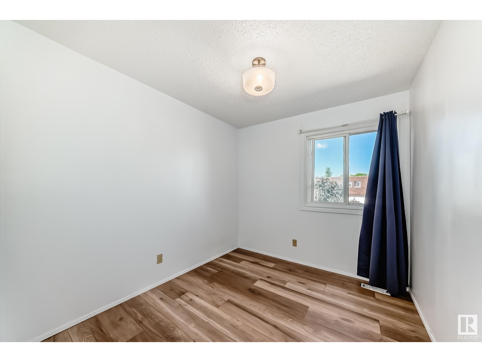 Photo 14 of 15106 114 A St Nw, Edmonton AB