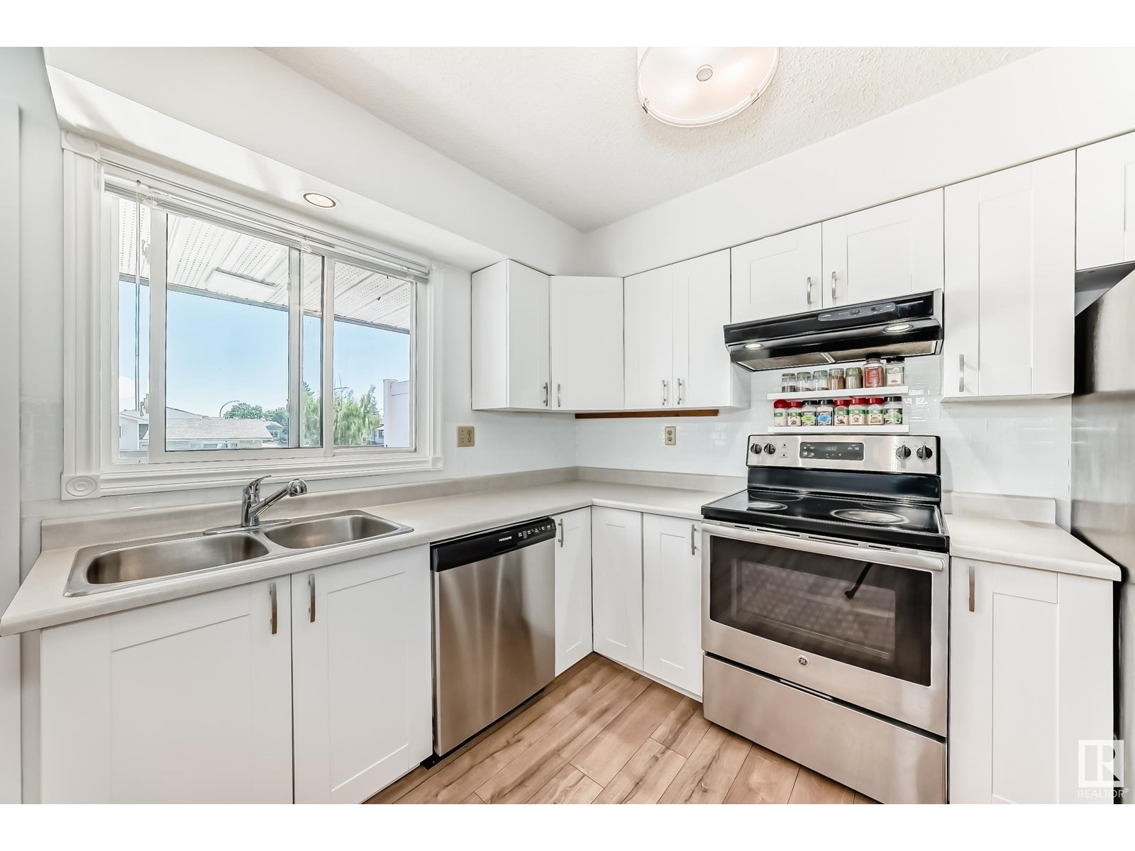 Photo 32 of 15106 114 A St Nw, Edmonton AB