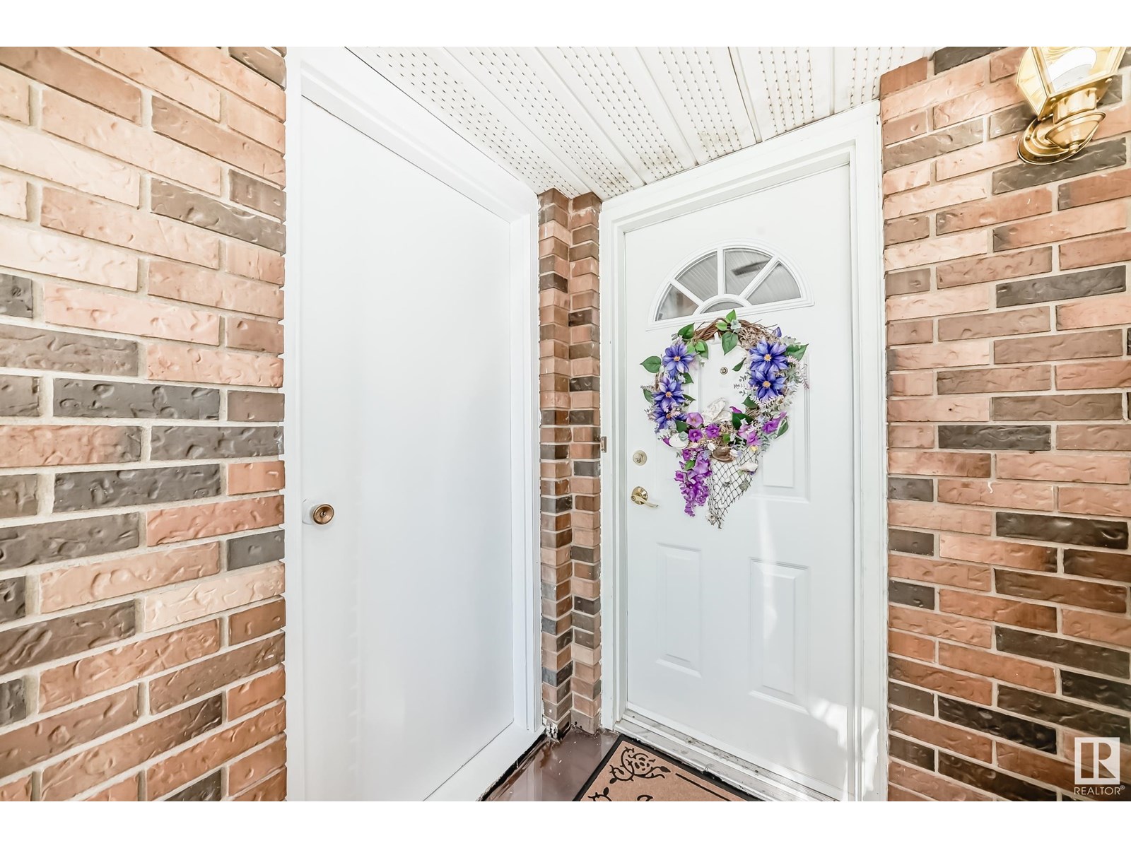 Photo 3 of 15106 114 A St Nw, Edmonton AB