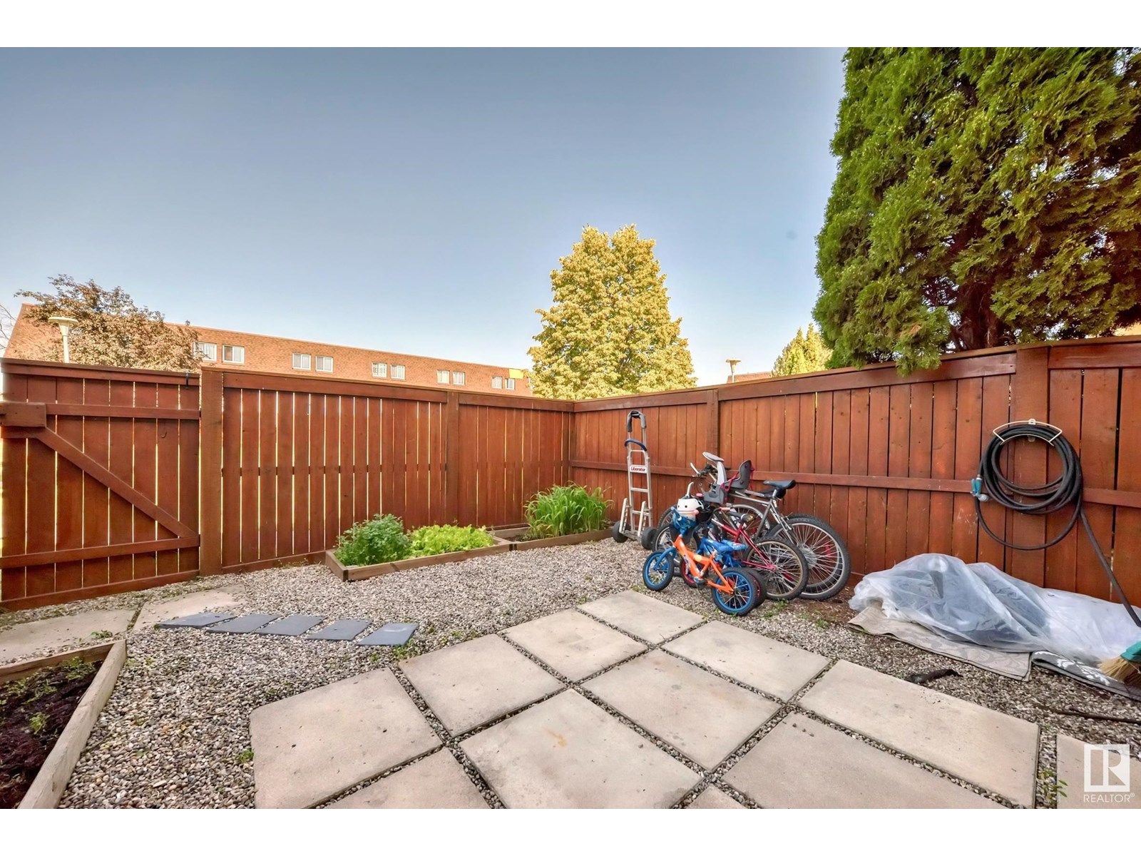 Photo 13 of 15106 114 A St Nw, Edmonton AB