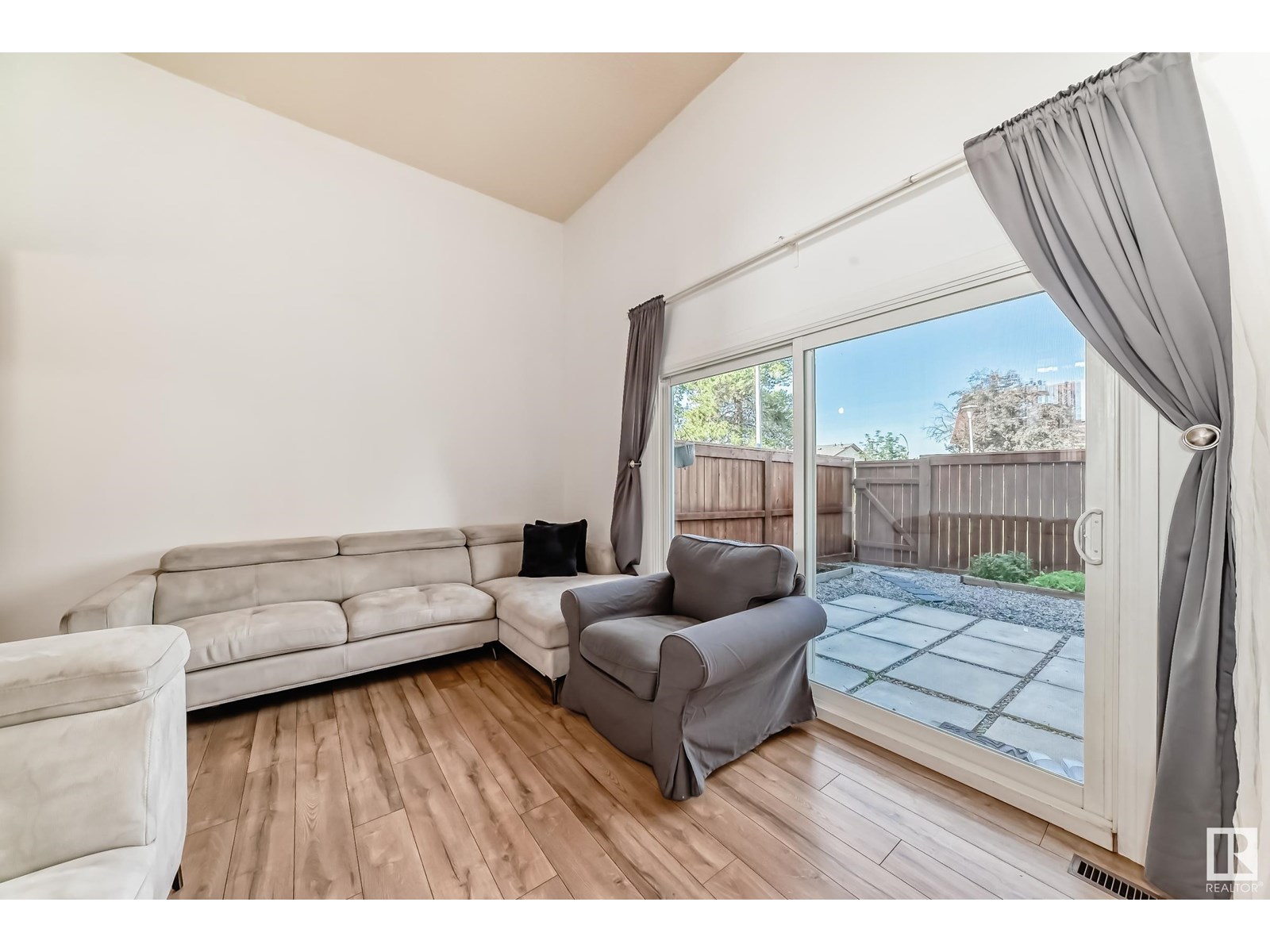 Photo 21 of 15106 114 A St Nw, Edmonton AB