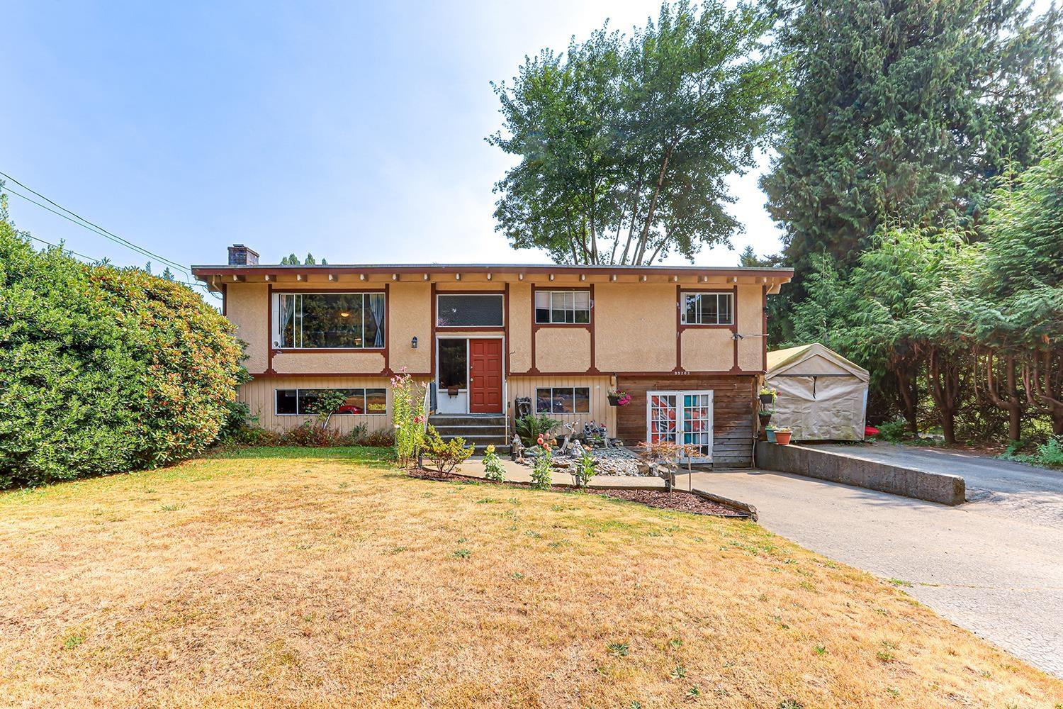 Photo 1 of 33262 Lynn Avenue, Abbotsford BC