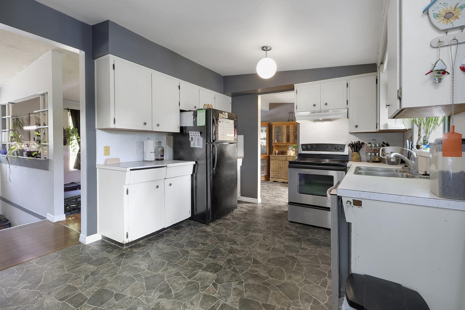Photo 12 of 33262 Lynn Avenue, Abbotsford BC