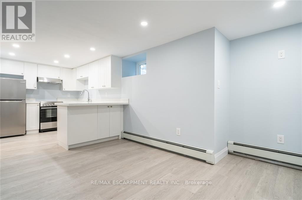 Photo 25 of 152 Sanford Avenue S, Hamilton ON